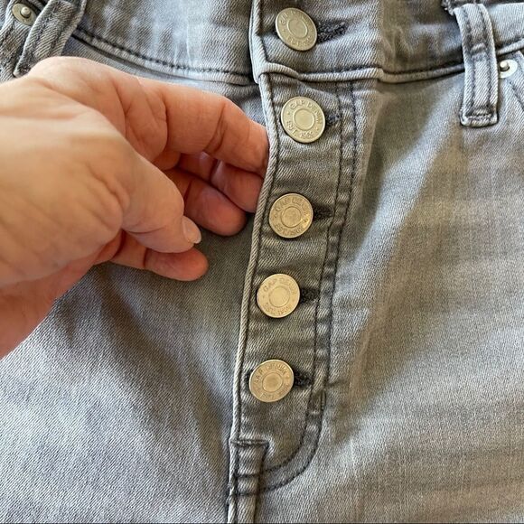 Gap Denim Light Gray Button Front Frayed Edge Leggings - Size 18 - Picture 7 of 14